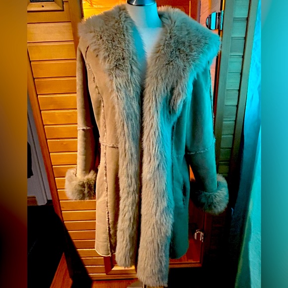 GREAT CONDITION SUEDE AND FAUX FUR COAT - Picture 1 of 8